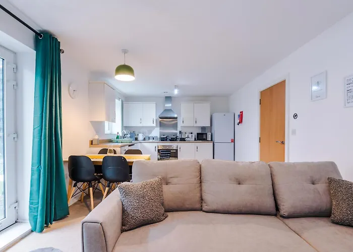 Stylish 2-bed Apartment, Sleeps 6, Free Parking شقة مانشستر