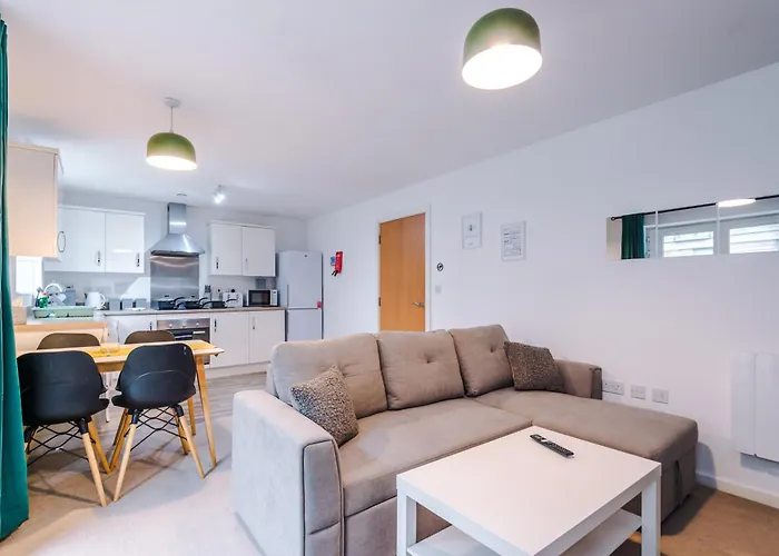 شقة Stylish 2-bed Apartment, Sleeps 6, Free Parking *