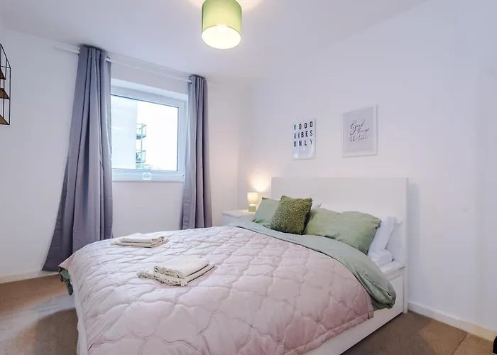 شقة Stylish 2-bed Apartment, Sleeps 6, Free Parking مانشستر