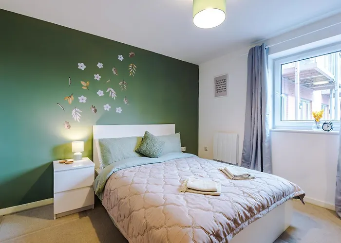Stylish 2-bed Apartment, Sleeps 6, Free Parking