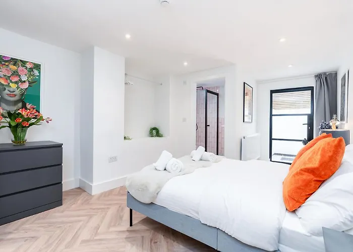 Lägenhet 2 Bedroom, 2 Bathroom Apartment, Close To Mcr Centre *