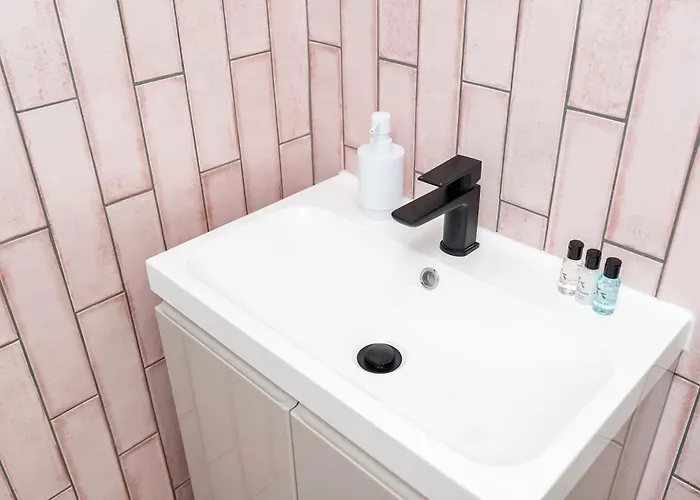 Lägenhet 2 Bedroom, 2 Bathroom Apartment, Close To Mcr Centre