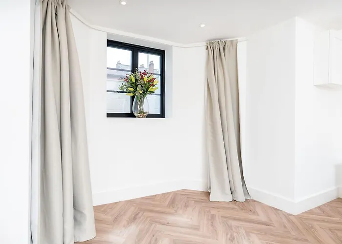 Lägenhet 2 Bedroom, 2 Bathroom Apartment, Close To Mcr Centre *