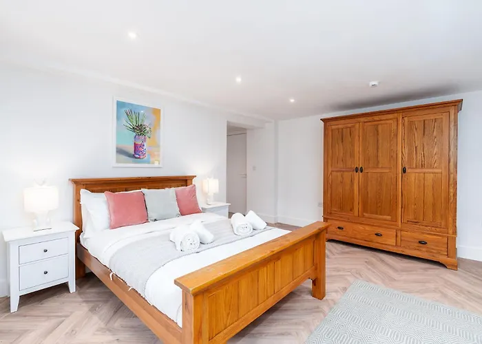 2 Bedroom, 2 Bathroom Apartment, Close To Mcr Centre