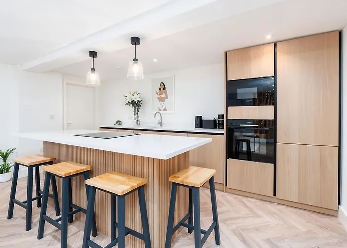 2 Bedroom, 2 Bathroom Apartment, Close To Mcr Centre *