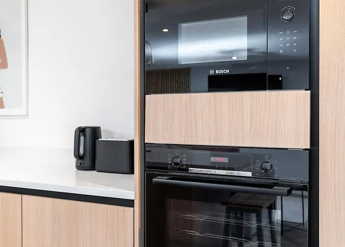 2 Bedroom, 2 Bathroom Apartment, Close To Mcr Centre