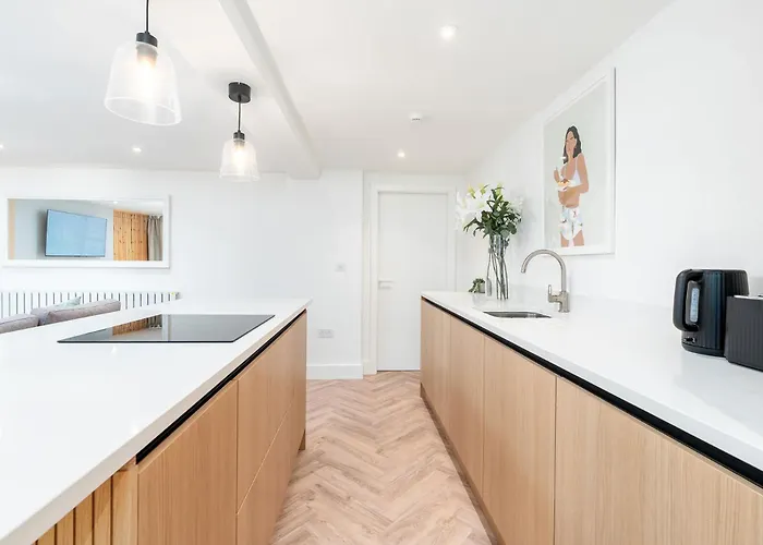 2 Bedroom, 2 Bathroom Apartment, Close To Mcr Centre *