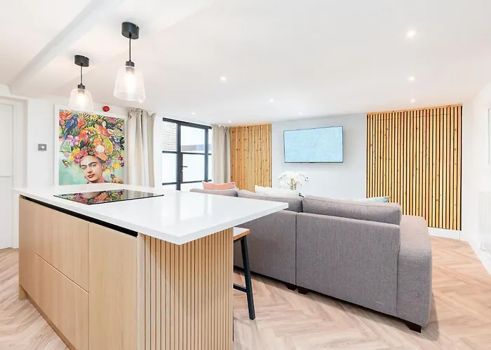 2 Bedroom, 2 Bathroom Apartment, Close To Mcr Centre