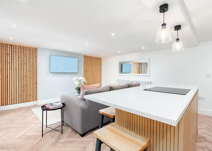 2 Bedroom, 2 Bathroom Apartment, Close To Mcr Centre