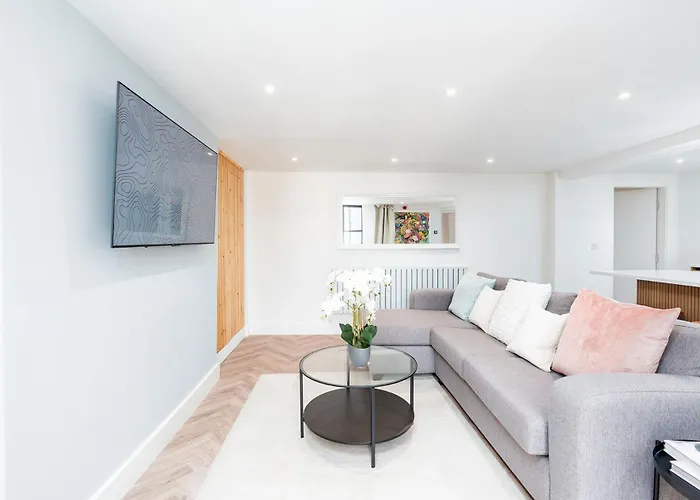 2 Bedroom, 2 Bathroom Apartment, Close To Mcr Centre Manchester