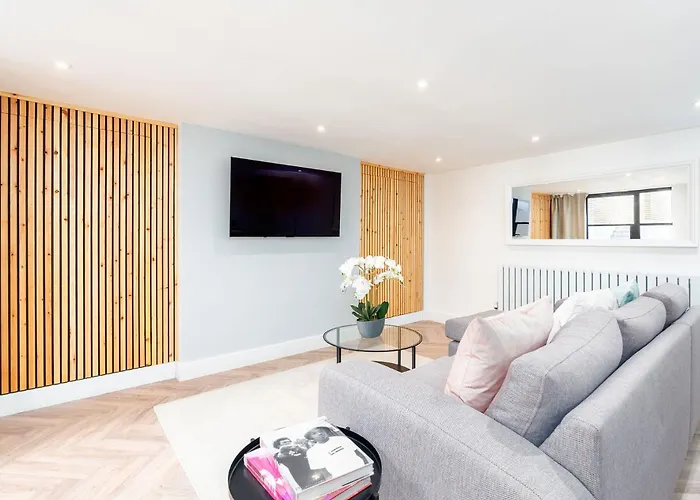 2 Bedroom, 2 Bathroom Apartment, Close To Mcr Centre *