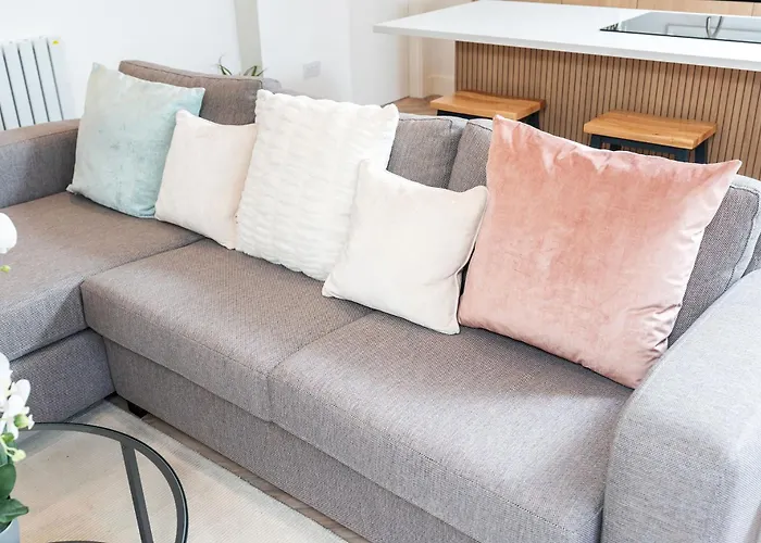 2 Bedroom, 2 Bathroom Apartment, Close To Mcr Centre *