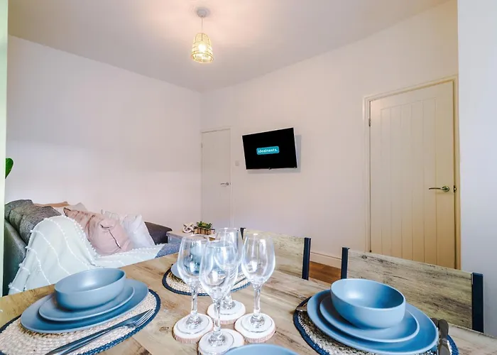 Stylish 3 Bedroom - Free Parking, Smart Tv, Sleeps 8 Манчестер