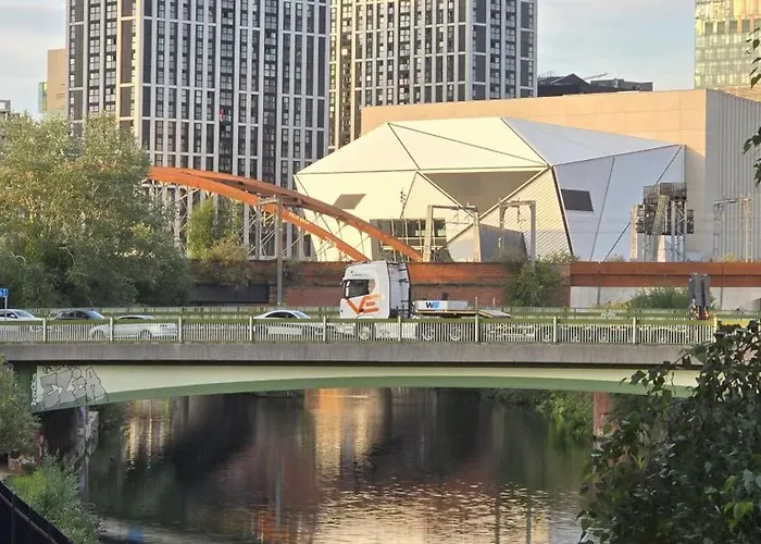 Elegant 2bd & 2ba Centre Luxury With View Manchester