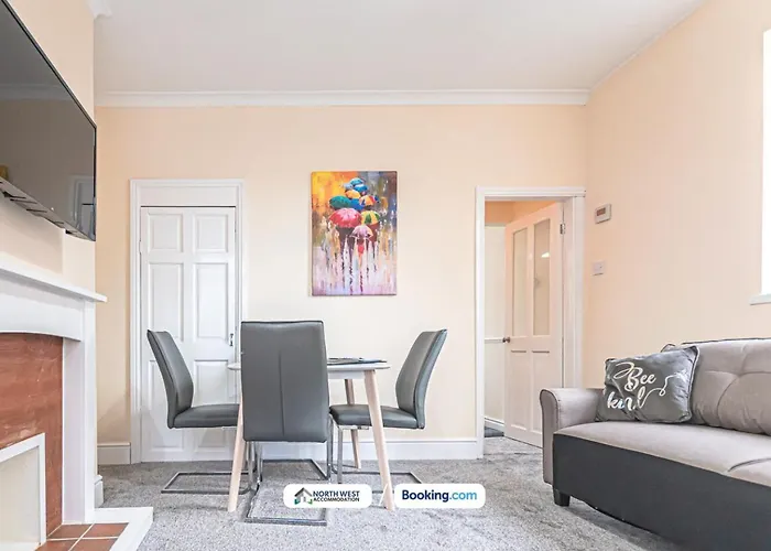 Spacious 3-Bedroom House In Manchester With Free Parking *