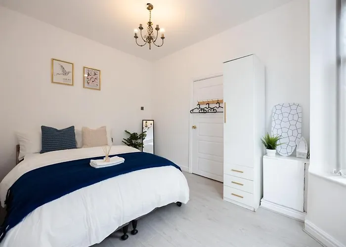 Cozy Spacious Home, Rest Retreat In Style, Free Parking And Wifi Manchester