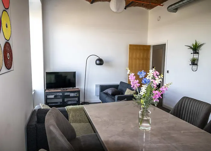 Stunning 2 Bed Near Etihad 아파트