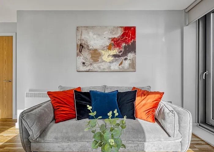 Beautiful Luxury By Media & Man Utd - Pass The Keys * Μάντσεστερ