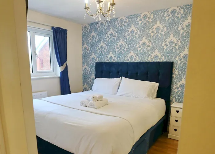 Home Base For Manchester 4 Bed-Garden-Free Parking - Pass The Keys Vakantiehuis
