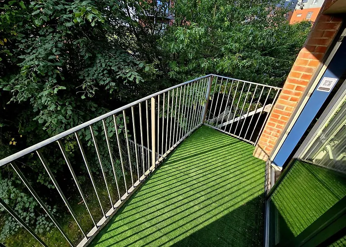 아파트 2 Bed With Balcony Private Parking Near Etihad Stadium, Coop Live *