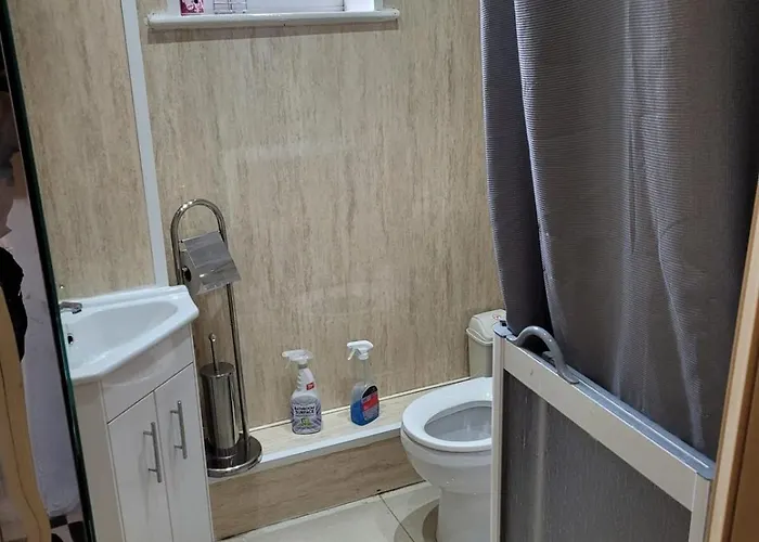 Apartment 1 Bed Flat In Near Centre