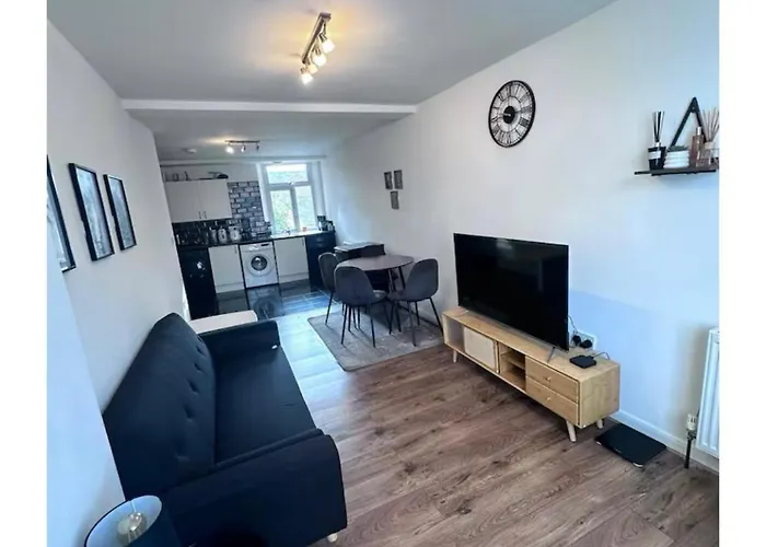 Elle Манчестер