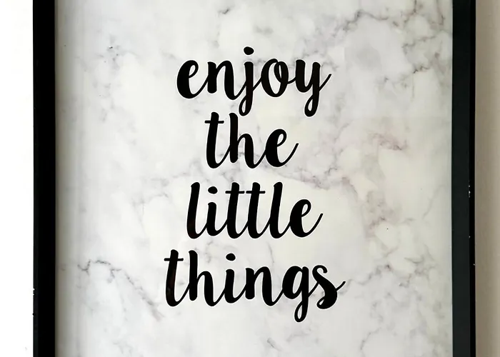 2 Bedroom, 2 Bath, Very Popular Centre Appartement