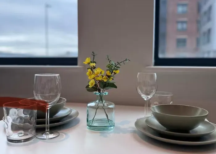 Modern & Stylish 1-bed Near Old Trafford And *