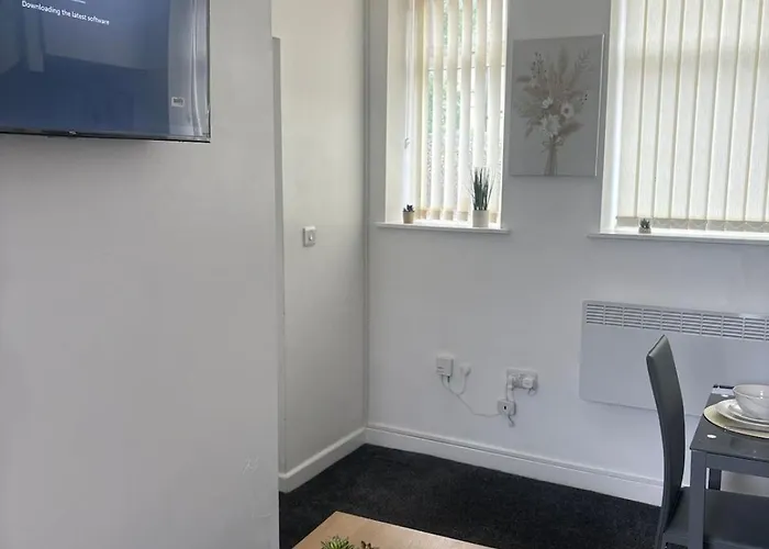 Charming 1br Garden Retreat Near Downtown Apartment Manchester