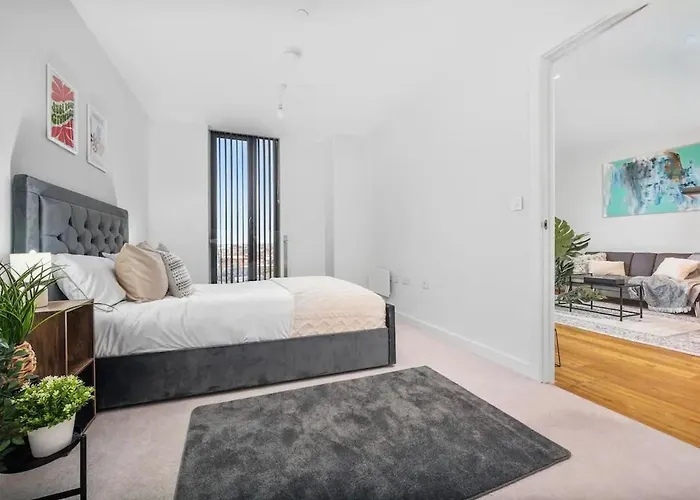 Sleeps 5 In Prime Spot Amenities Walking Distance, Business Long-term Travel, Contractor Friendly Μάντσεστερ