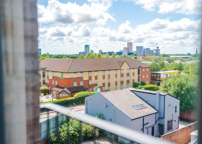 2br Chic And Stylish In Salford, Wifi, Kitchen, Parking With View Daire Manchester
