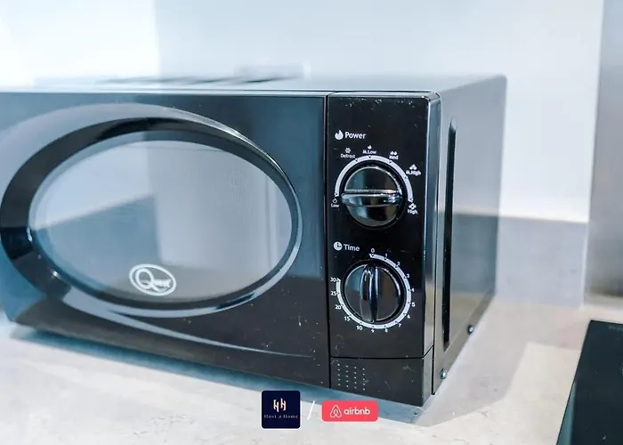 Lejlighed Elegant 1br In Salford, Balcony, Wifi, Kitchen