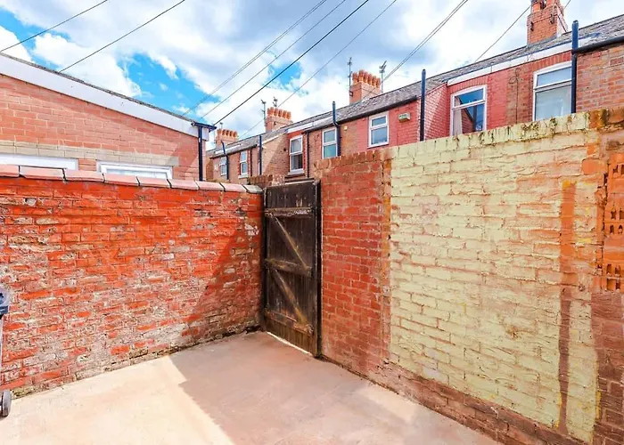 Dom wakacyjny Spacious 4br House, Sleeps 8, Parking, Full Kitchen, Ideal For Groups, Family, Contractors