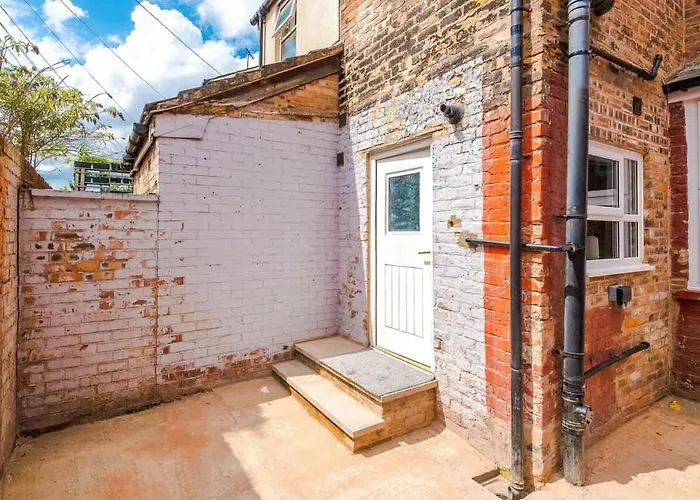 Dom wakacyjny Spacious 4br House, Sleeps 8, Parking, Full Kitchen, Ideal For Groups, Family, Contractors