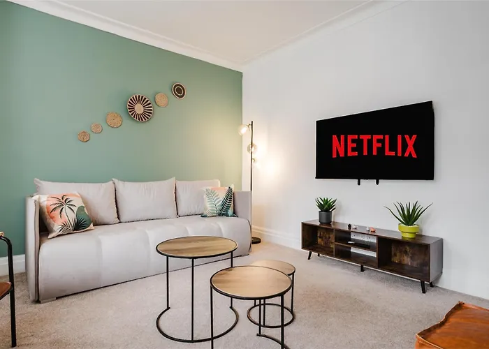 Bright 4br With Garden With Free Parking And Sleeps Up To 9 公寓 曼彻斯特