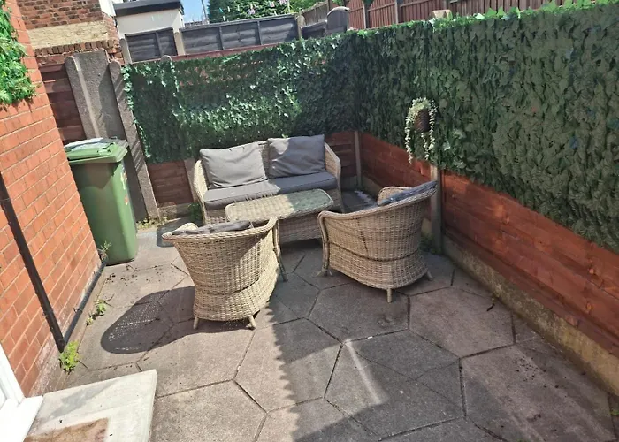 Cosy 2-bed House In Mánchester