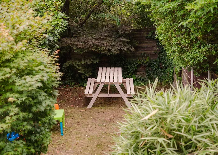 公寓 Bright 4br With Garden With Free Parking And Sleeps Up To 9