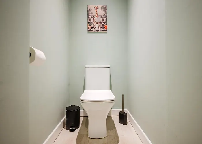 公寓 Bright 4br With Garden With Free Parking And Sleeps Up To 9 *