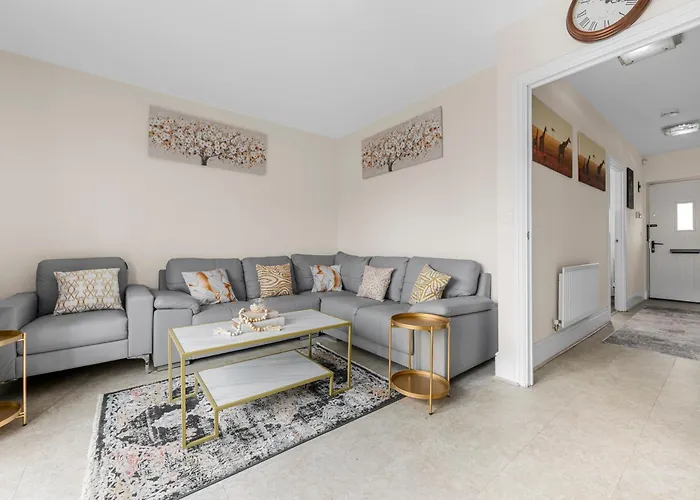 4 Bedroom House In Manchester