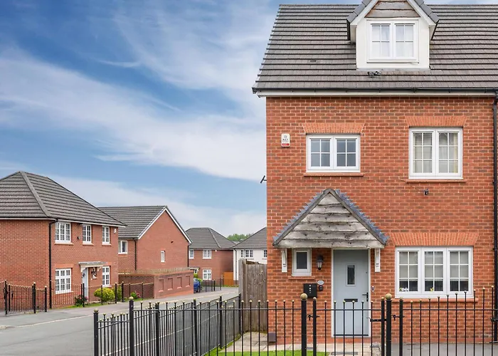 4 Bedroom House In * Manchester