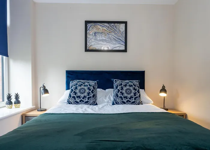 Salford - 1 Bed - Free Parking - Fast Wi Fi By Av Hughes