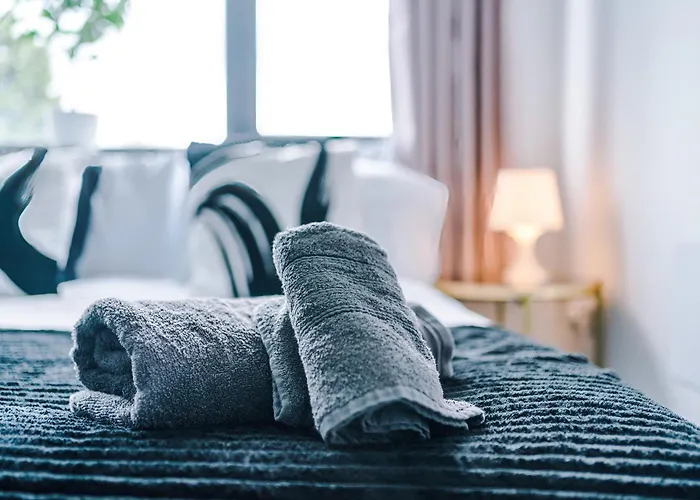 Large Salford -free Parking Apartament *