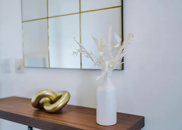 Large Salford -free Parking Apartament