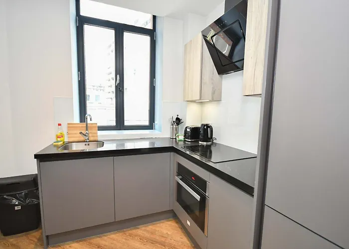 Spacious 2bed Flat W Security 아파트 *