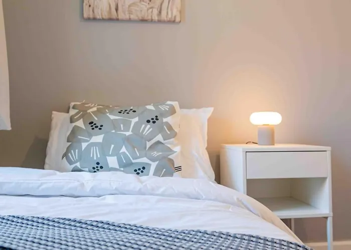 Сasa de vacaciones S Veranda - Near Lidl & Bus -4 Bed 6 Sleep