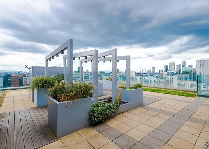 Duplex In Salford, 2br&2ba, Full Kitchen *