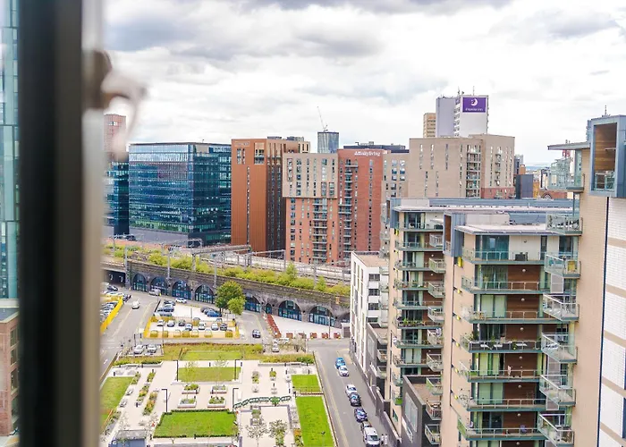 Duplex In Salford, 2br&2ba, Full Kitchen Daire *