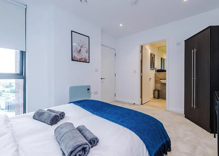 Duplex In Salford, 2br&2ba, Full Kitchen Daire Manchester