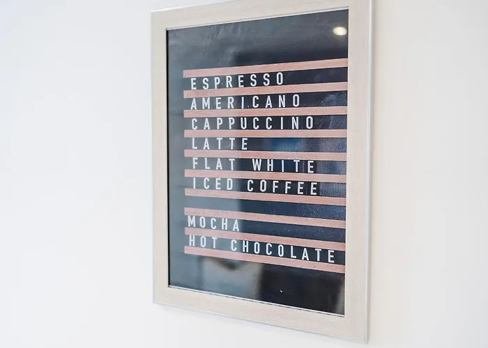 Duplex In Salford, 2br&2ba, Full Kitchen *