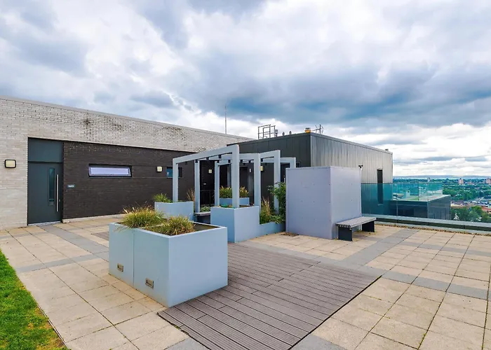 Duplex In Salford, 2br&2ba, Full Kitchen